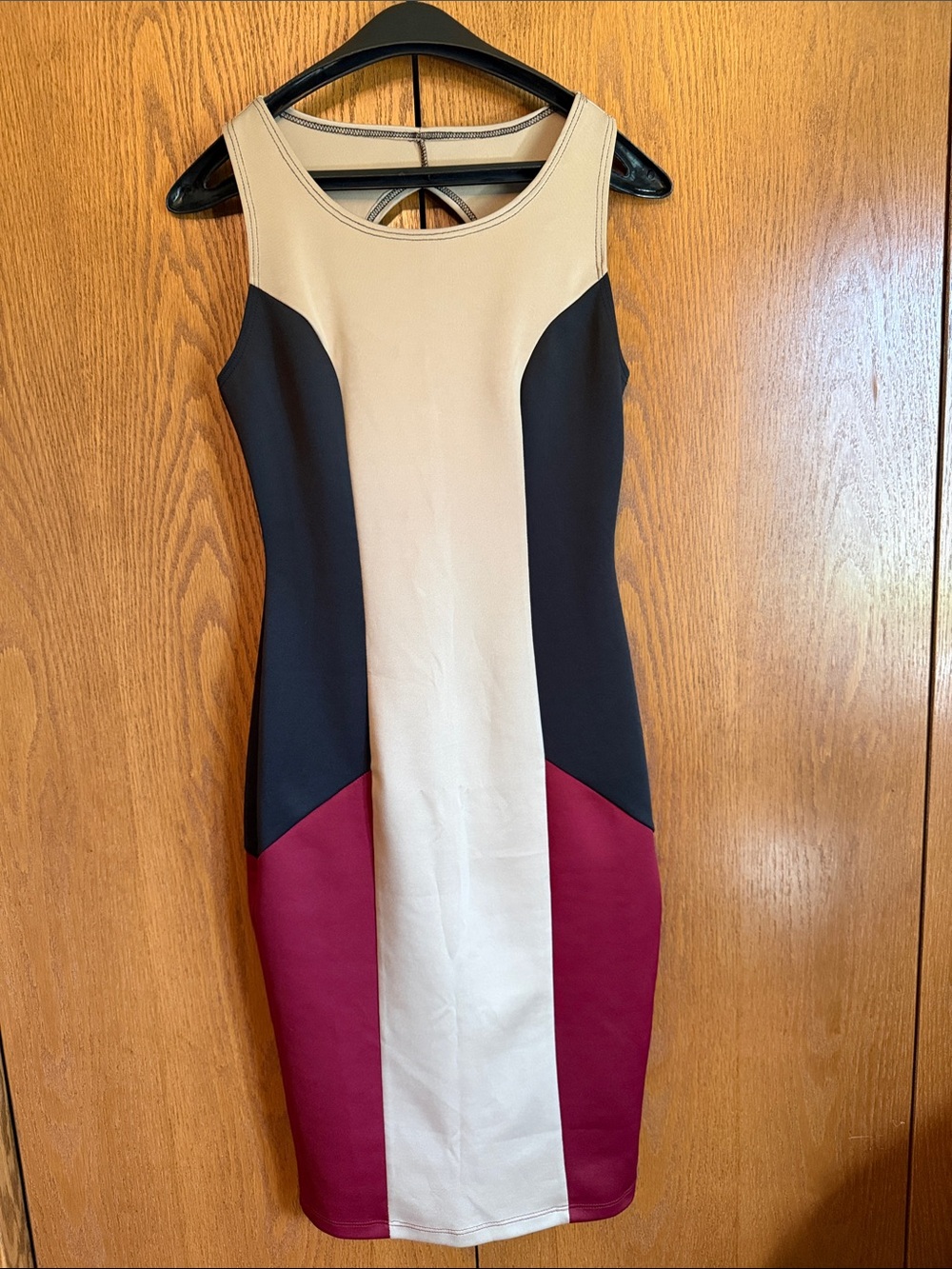 VENUS Beige, Black & Burgundy Sleeveless Colorblock Midi Dress
